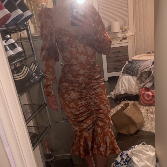 Rust Puff Sleeve Ruched Detail Frill Hem Midi Dress - Picture 6 of 6